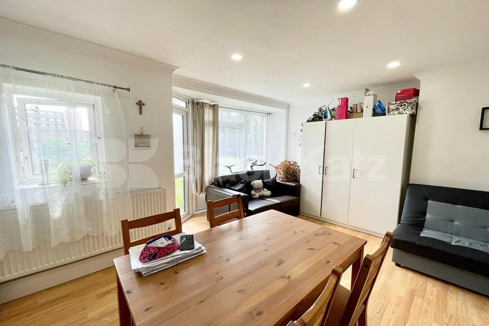 Stylish, bright & airy larger than average double studio  East Street , Elephant and Castle 
