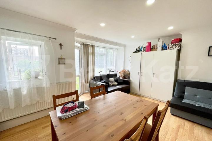 Stylish, bright & airy larger than average double studio  East Street , Elephant and Castle 