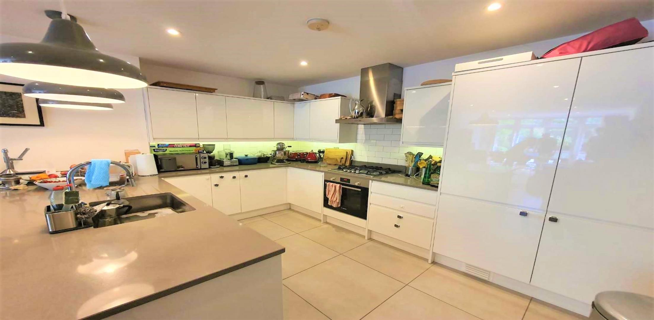 			2 Bedroom, 2 bath, 1 reception Flat			 Broadhurst Gardens, WEST HAMPSTEAD/FINCHLEY ROAD