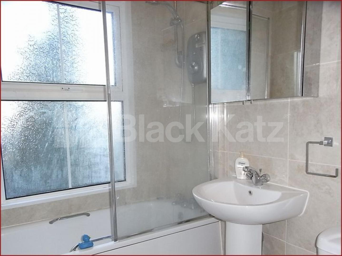 			1 Bedroom, 1 bath, 1 reception Flat			 Henry Road, East Barnet