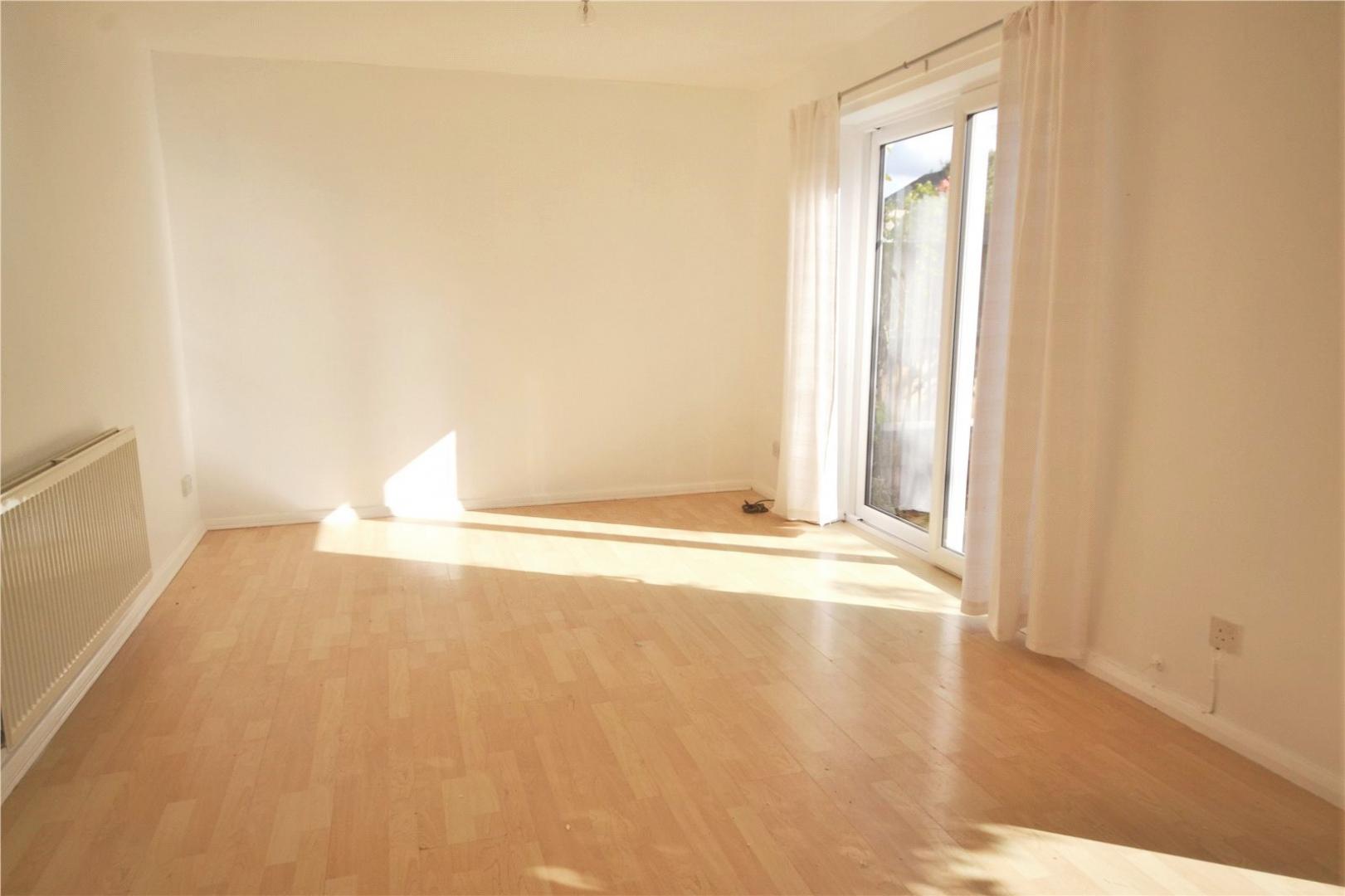 			UNDER OFFER , 4 Bedroom, 1 bath, 1 reception Flat			 Tarling Road, EAST FINCHLEY