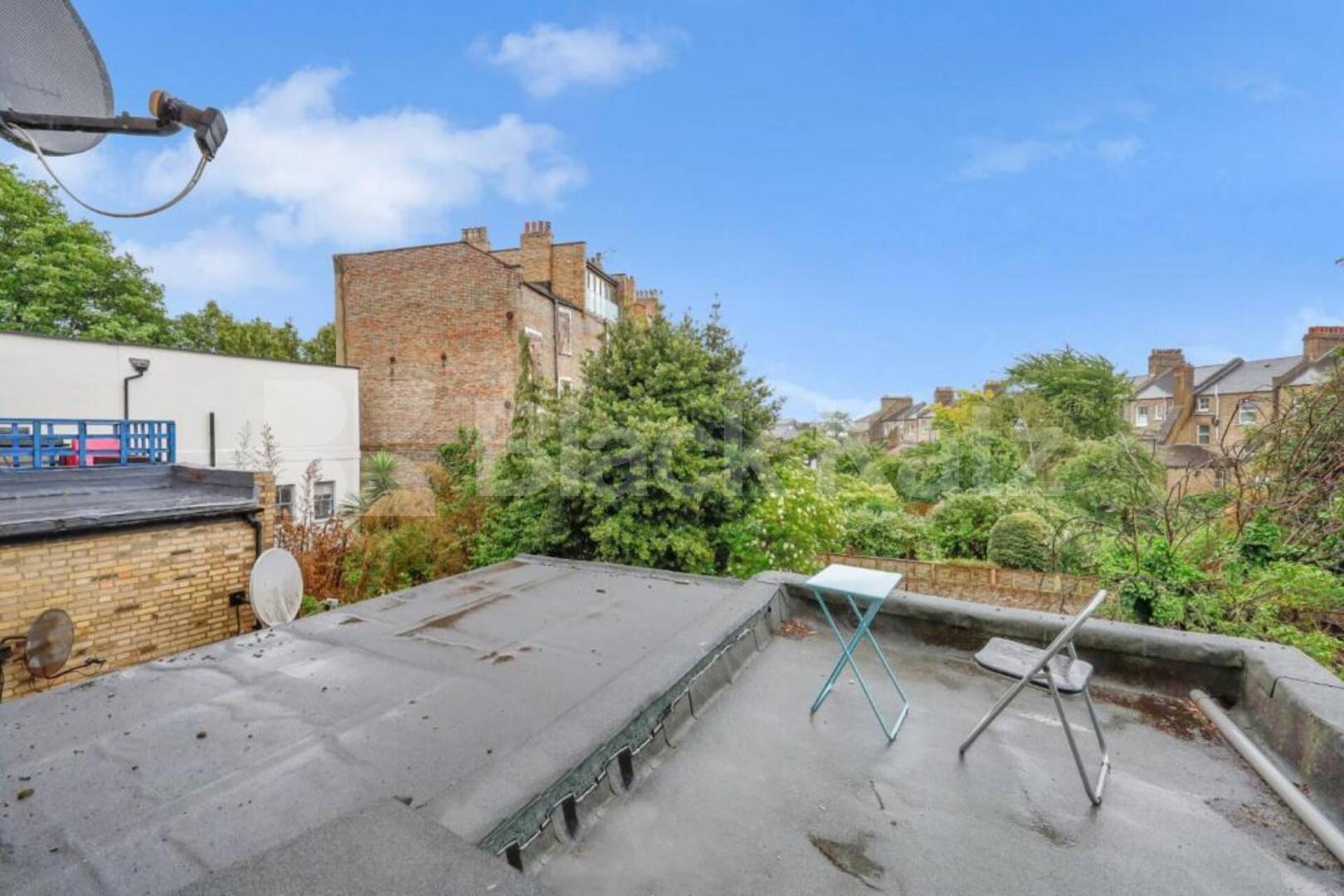 Stylish 3 Bed Apartment with Private Outdoor Space in Tufnell Park Junction Road, Archway