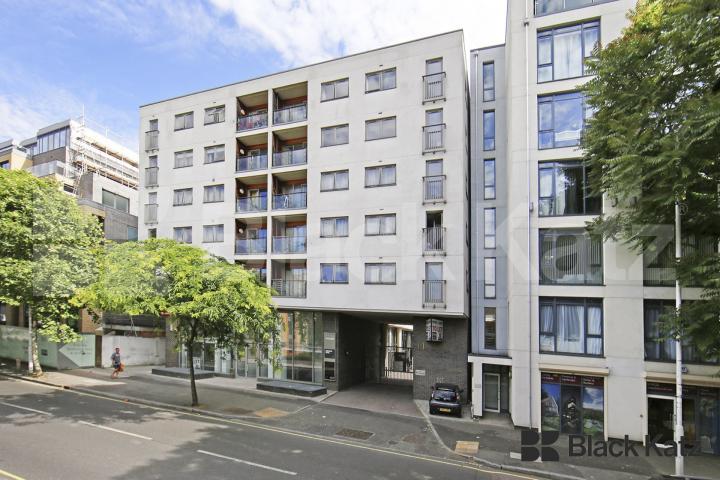 Superbly located & includes Parking and Water Rates Long Lane, London Bridge