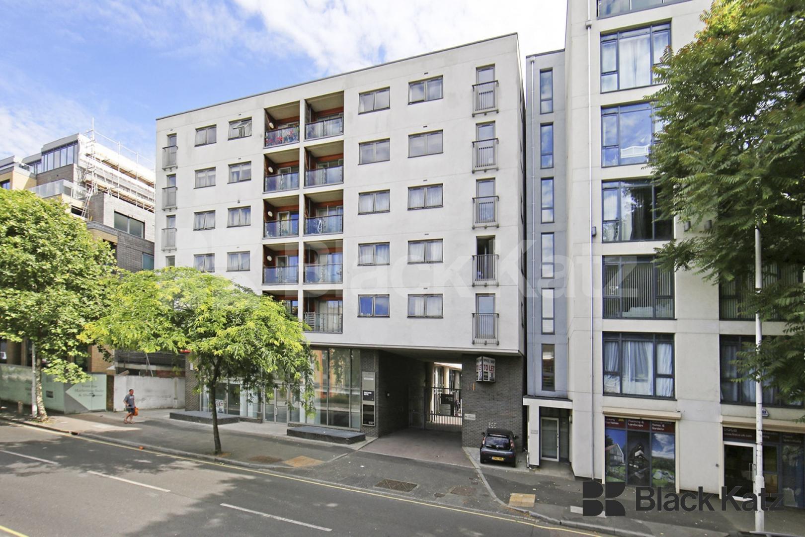 Superbly located & includes Parking and Water Rates Long Lane, London Bridge