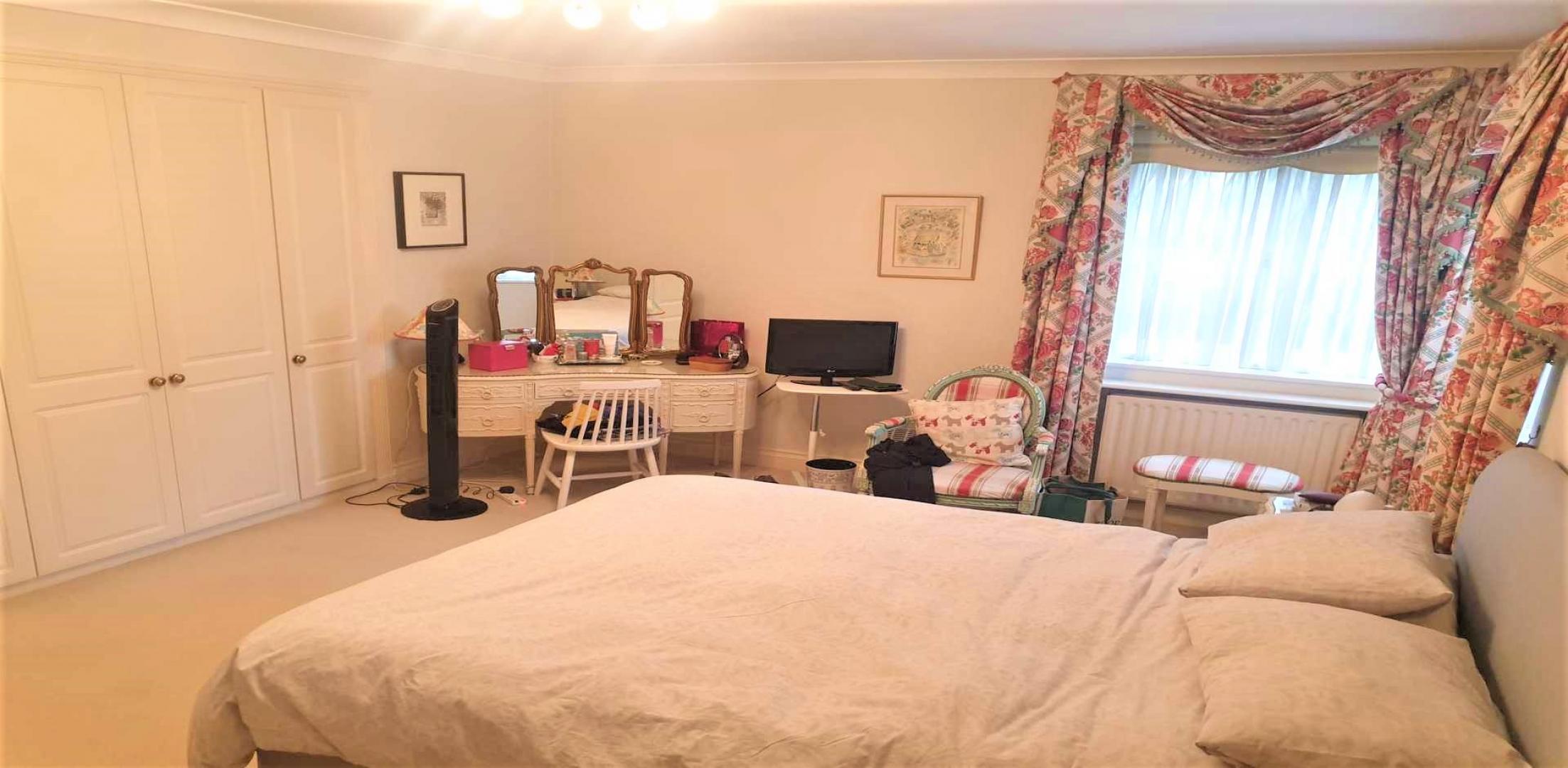 			3 Bedroom, 2 bath, 1 reception Flat			 Hendon Lane, FINCHLEY N3