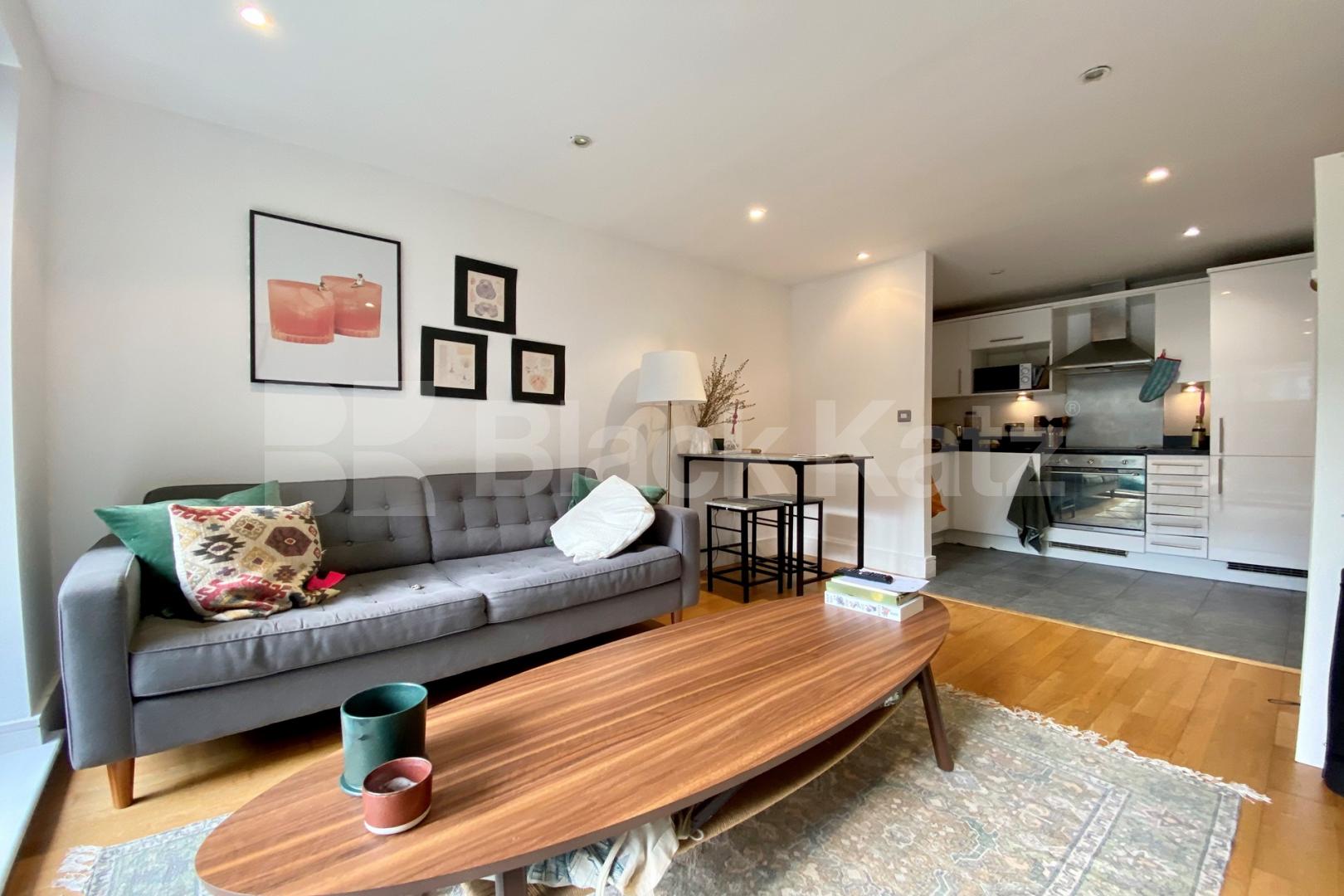 Flooded with natural light, prime location, balcony & Inclusive of water rates Long Lane, London Bridge