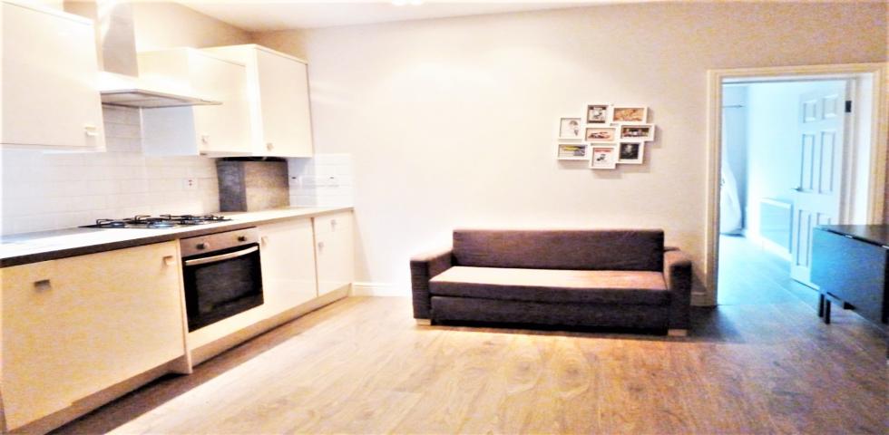 			SHARED GARDEN, 1 Bedroom, 1 bath, 1 reception Flat			 Heathfield Park, WILLESDEN GREEN