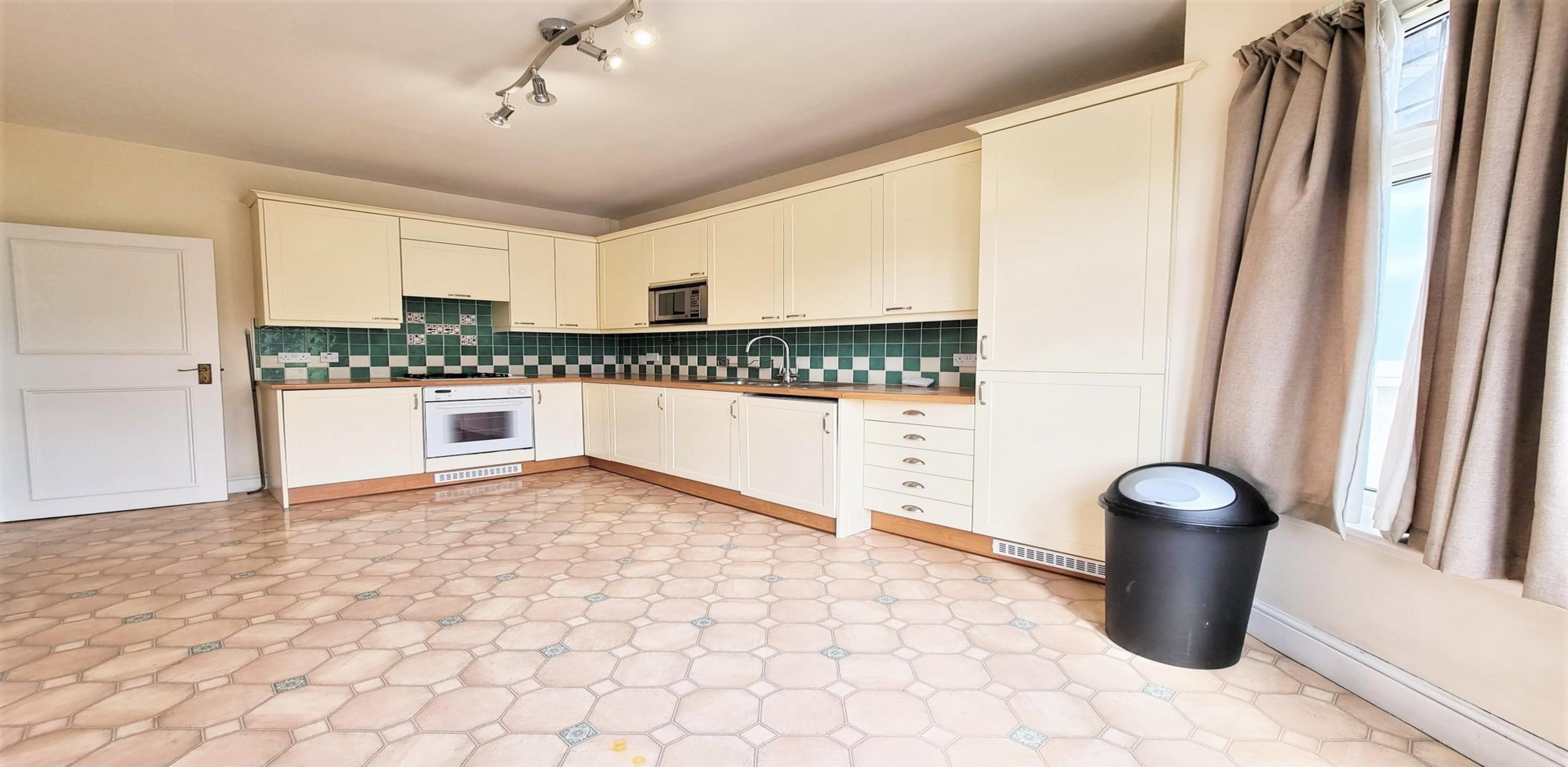 			2 Bedroom, 1 bath, 1 reception Flat			 Caddington Road, CRICKLEWOOD NW2