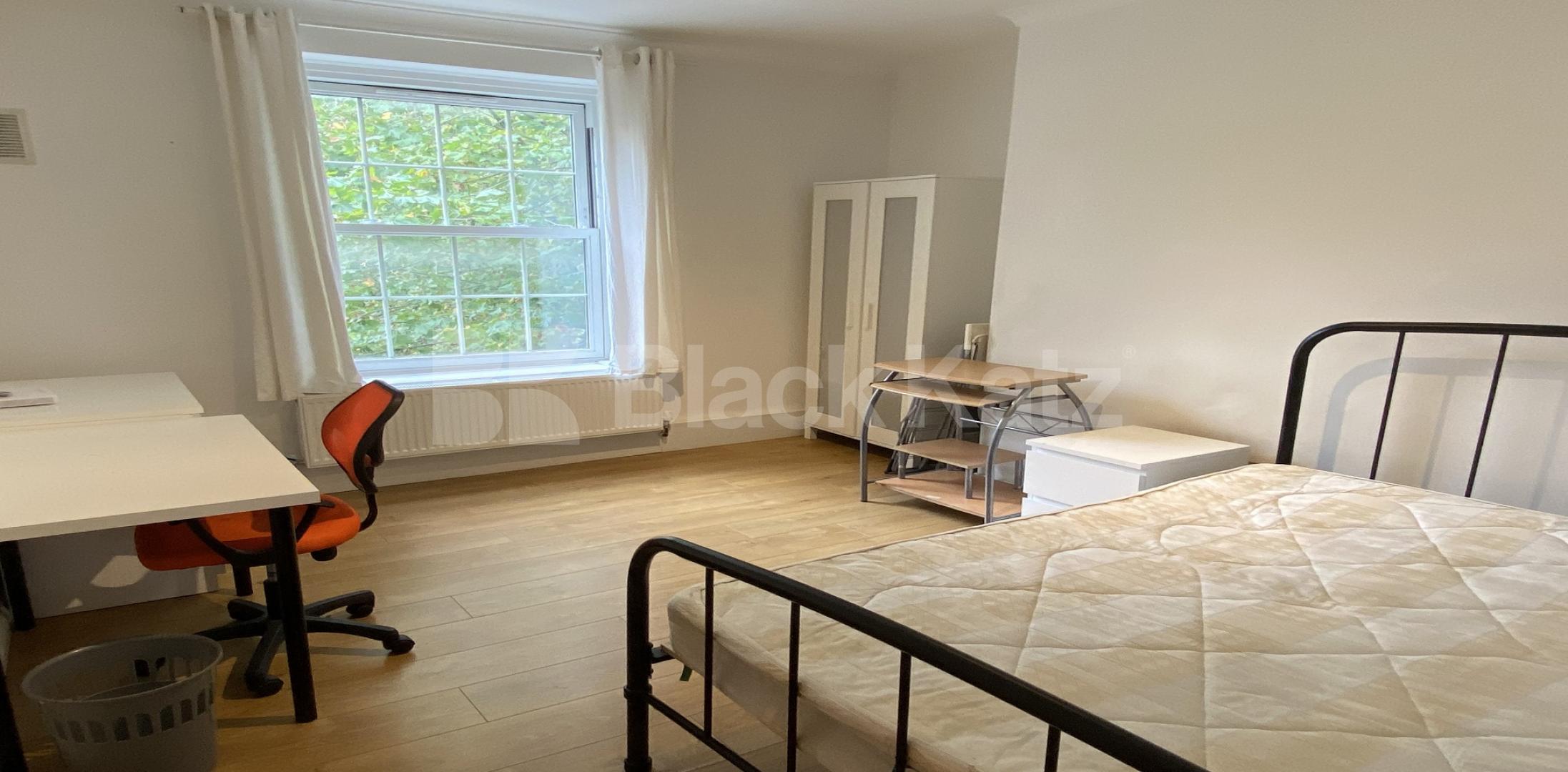 			LET , 1 Bedroom, 1 bath, 1 reception Apartment			 Falmouth Road, Elephant and Castle 