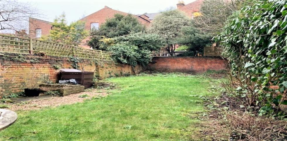 			PRIVATE GARDEN, 2 Bedroom, 1 bath, 1 reception Flat			 Mackeson Road, HAMPSTEAD HEATH