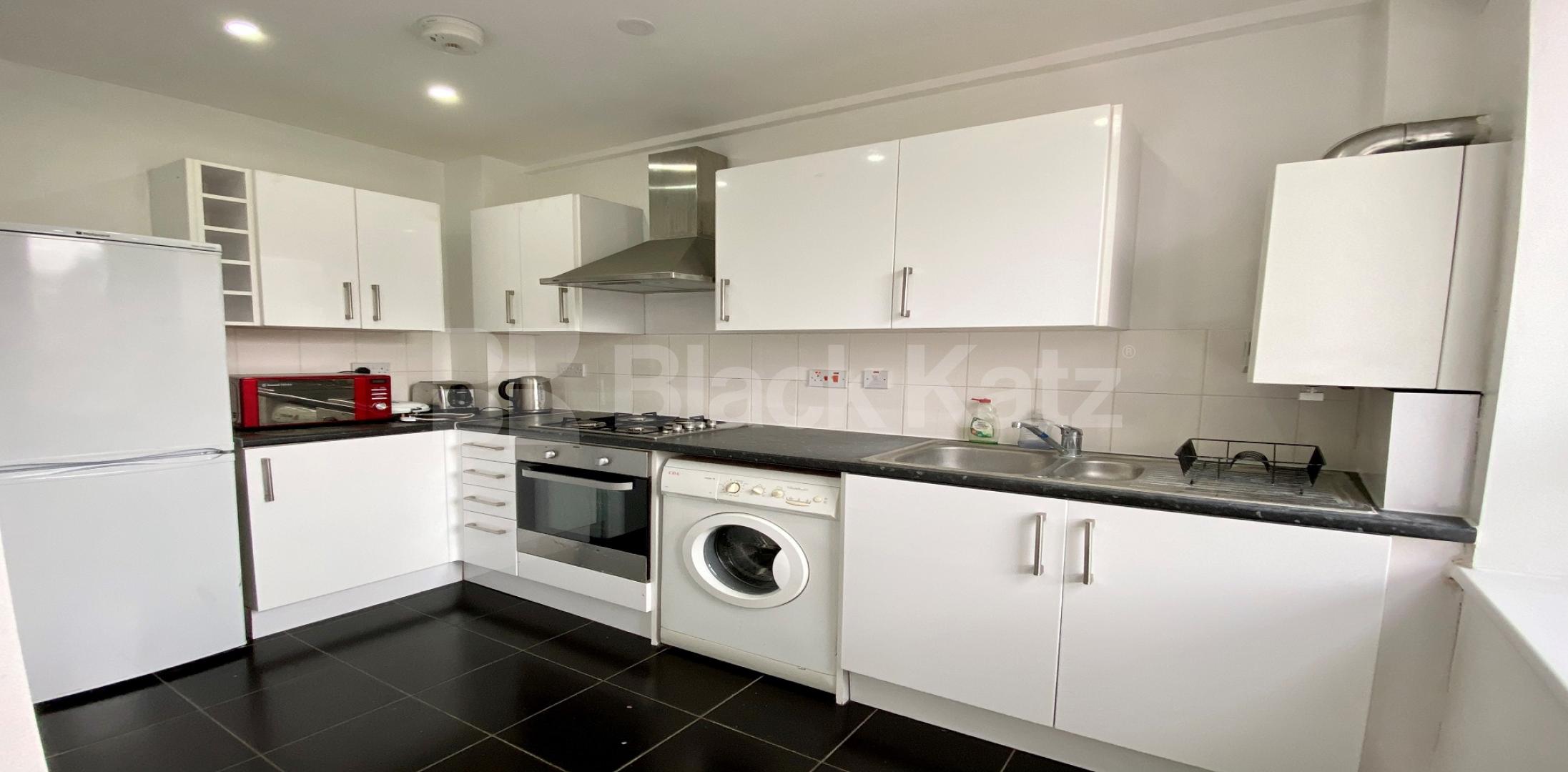 			LET , 3 Bedroom, 1 bath, 1 reception Apartment			 Weston Street, London Bridge