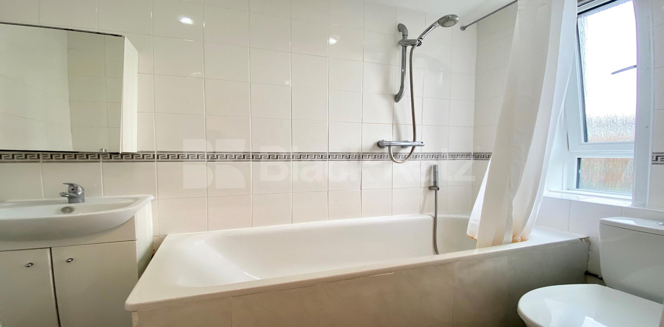 			LET , 3 Bedroom, 1 bath, 1 reception Apartment			 Weston Street, London Bridge