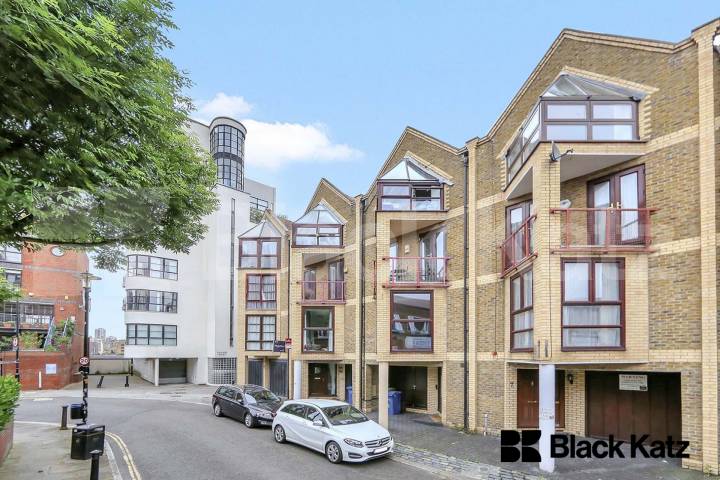 1420 Sq.Ft of living & entertaining space by the River Thames  Elephant lane , Bermondsey / Rotherhithe 