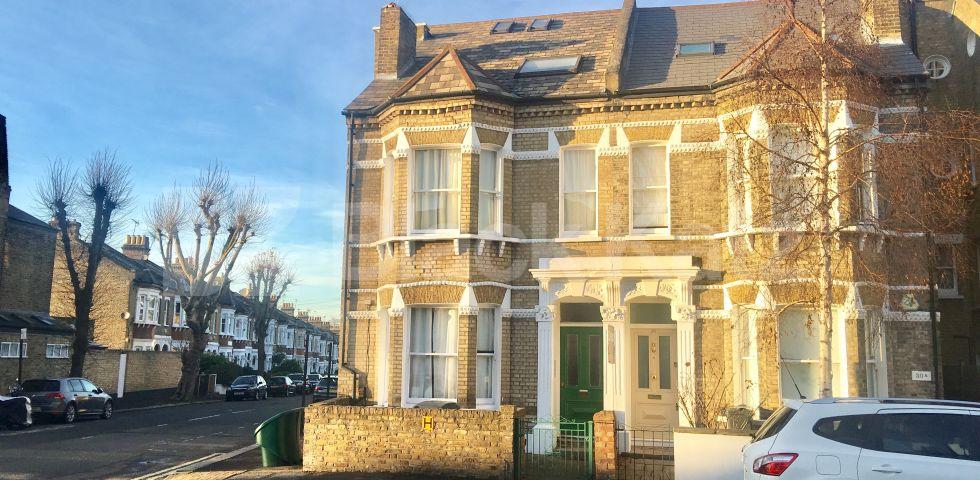 			LET, 2 Bedroom, 1 bath, 1 reception Apartment			 Elms Crescent , Abbeville Village 