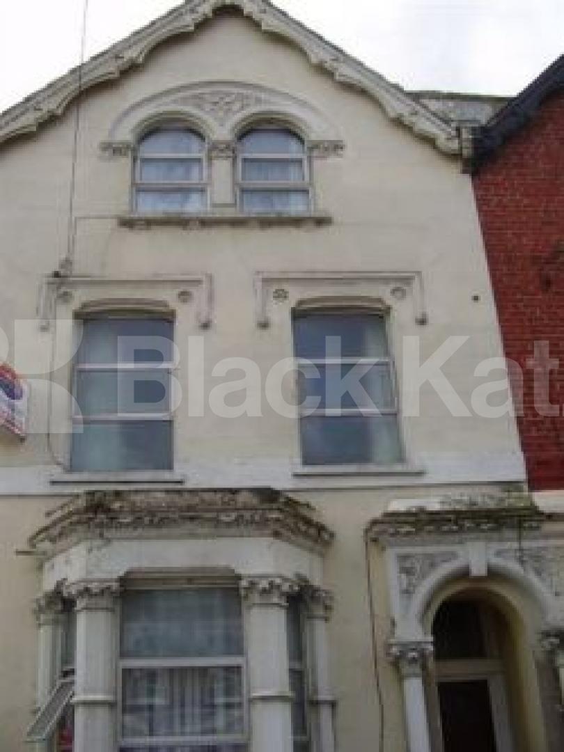 			2 Bedroom, 1 bath, 1 reception Flat			 Endymion  Road, FINSBURY PARK N4