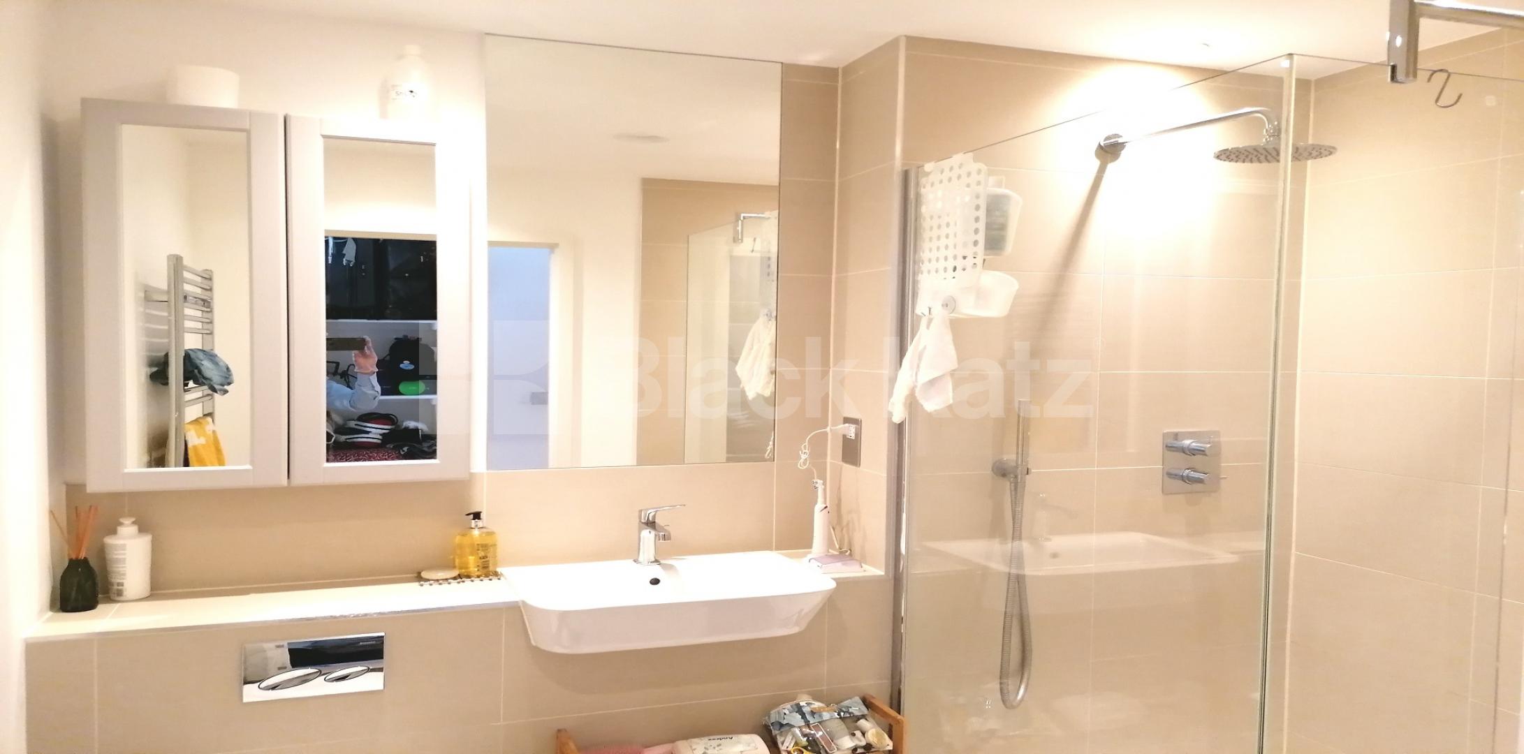 			LET , 2 Bedroom, 1 bath, 1 reception Apartment			 Fergusson Mews, Stockwell 