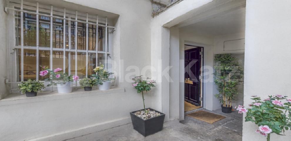 			LET , 1 Bedroom, 1 bath, 1 reception Apartment			 Blackfriars Road, Southwark