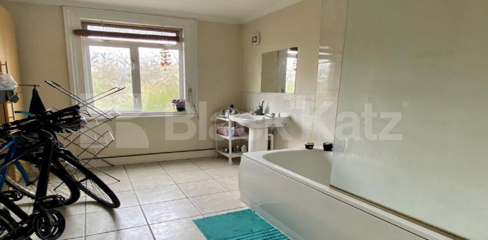 LET , 2 Bedroom, 1 bath, 1 reception Apartment			 Elliotts Row, Elephant & Castle/Lambeth North