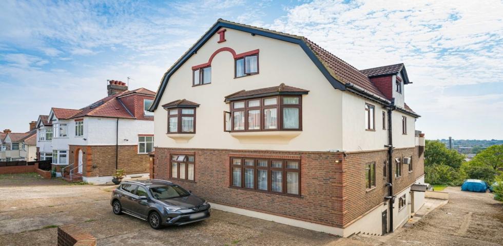 			3 Bedroom, 1 bath, 1 reception Flat			 Dollis Hill Lane, DOLLIS HILL