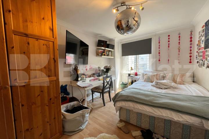 Arranged over two floors with charming roof terrace  East Street, Elephant and Castle