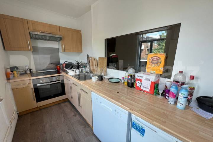 Arranged over two floors with charming roof terrace  East Street, Elephant and Castle