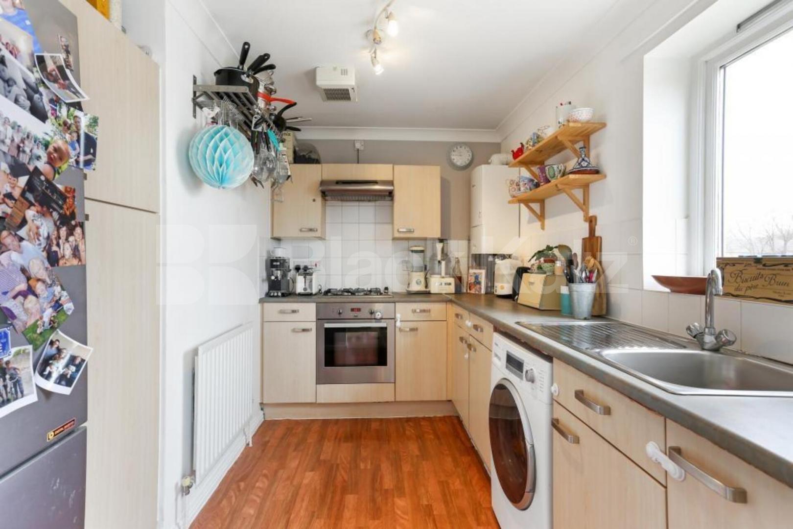 Spacious two-bedroom apartment with balcony in the heart of N1 Essex Road, Islington