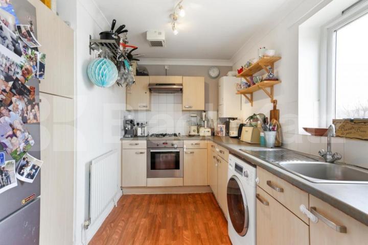 Spacious two-bedroom apartment with balcony in the heart of N1 Essex Road, Islington
