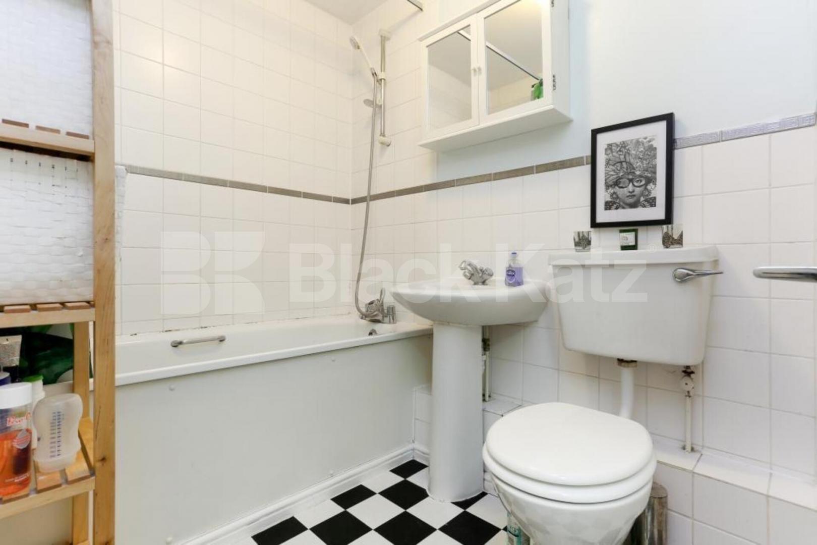 Spacious two-bedroom apartment with balcony in the heart of N1 Essex Road, Islington