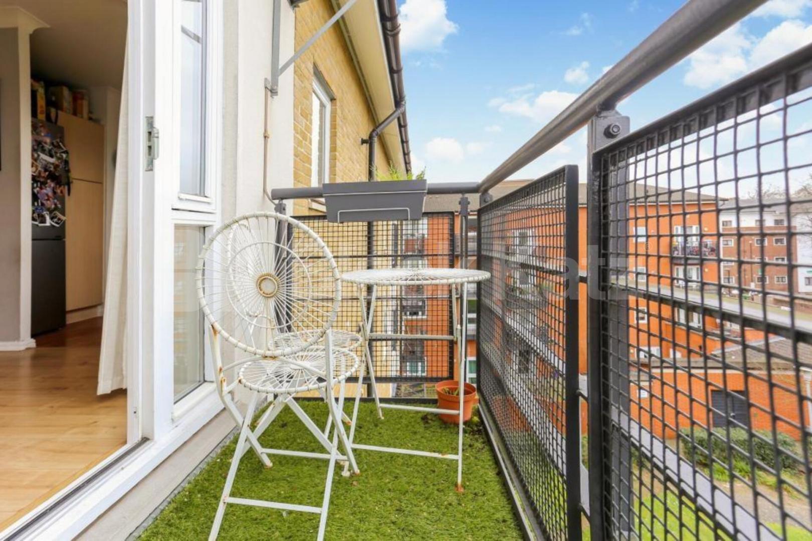 Spacious two-bedroom apartment with balcony in the heart of N1 Essex Road, Islington