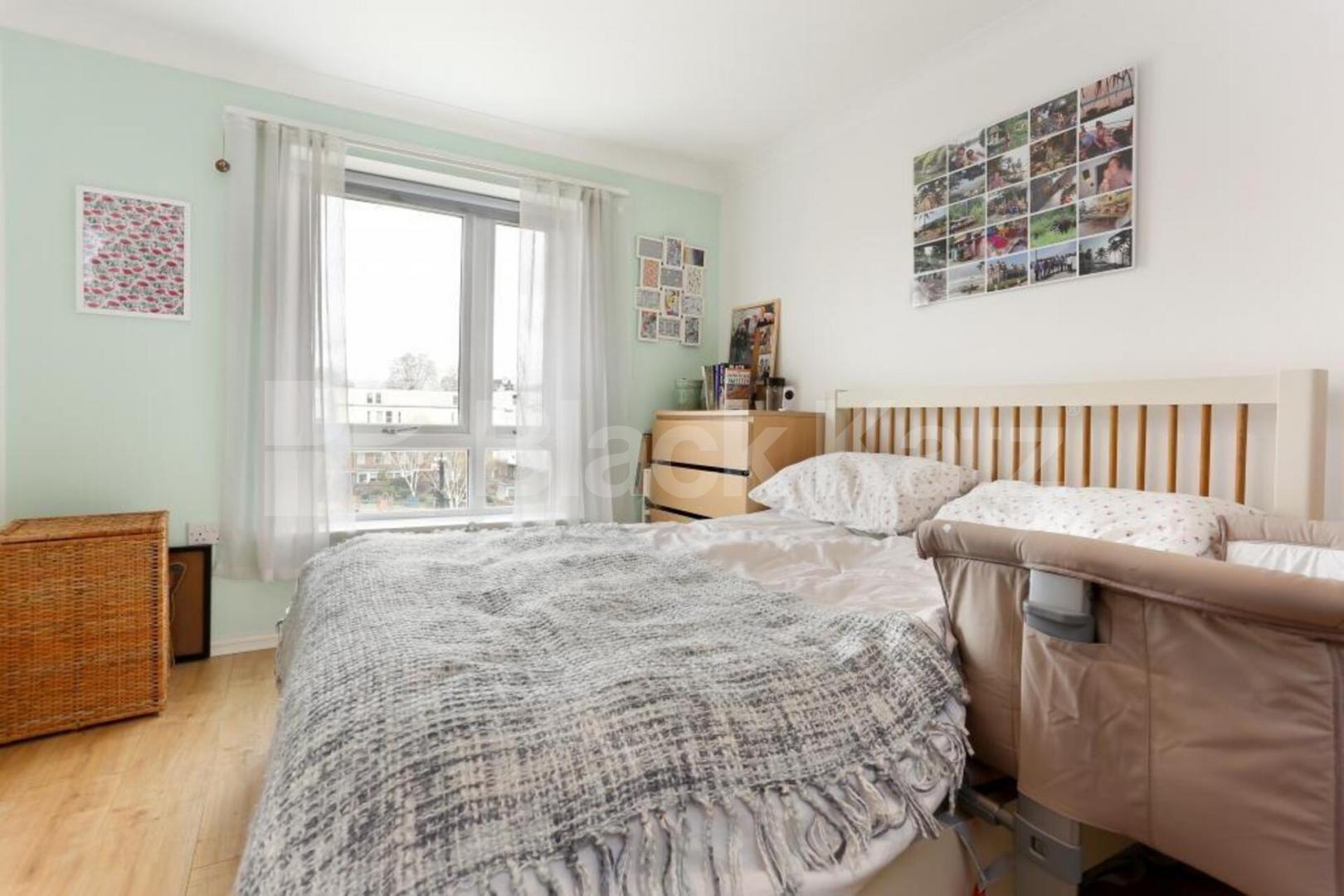 Spacious two-bedroom apartment with balcony in the heart of N1 Essex Road, Islington
