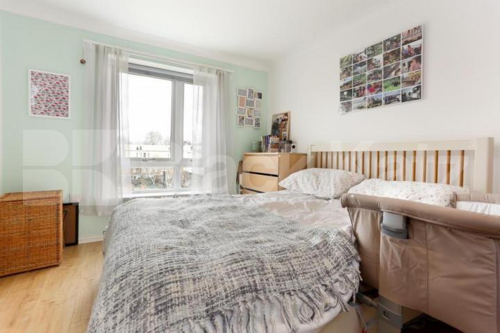 Spacious two-bedroom apartment with balcony in the heart of N1 Essex Road, Islington