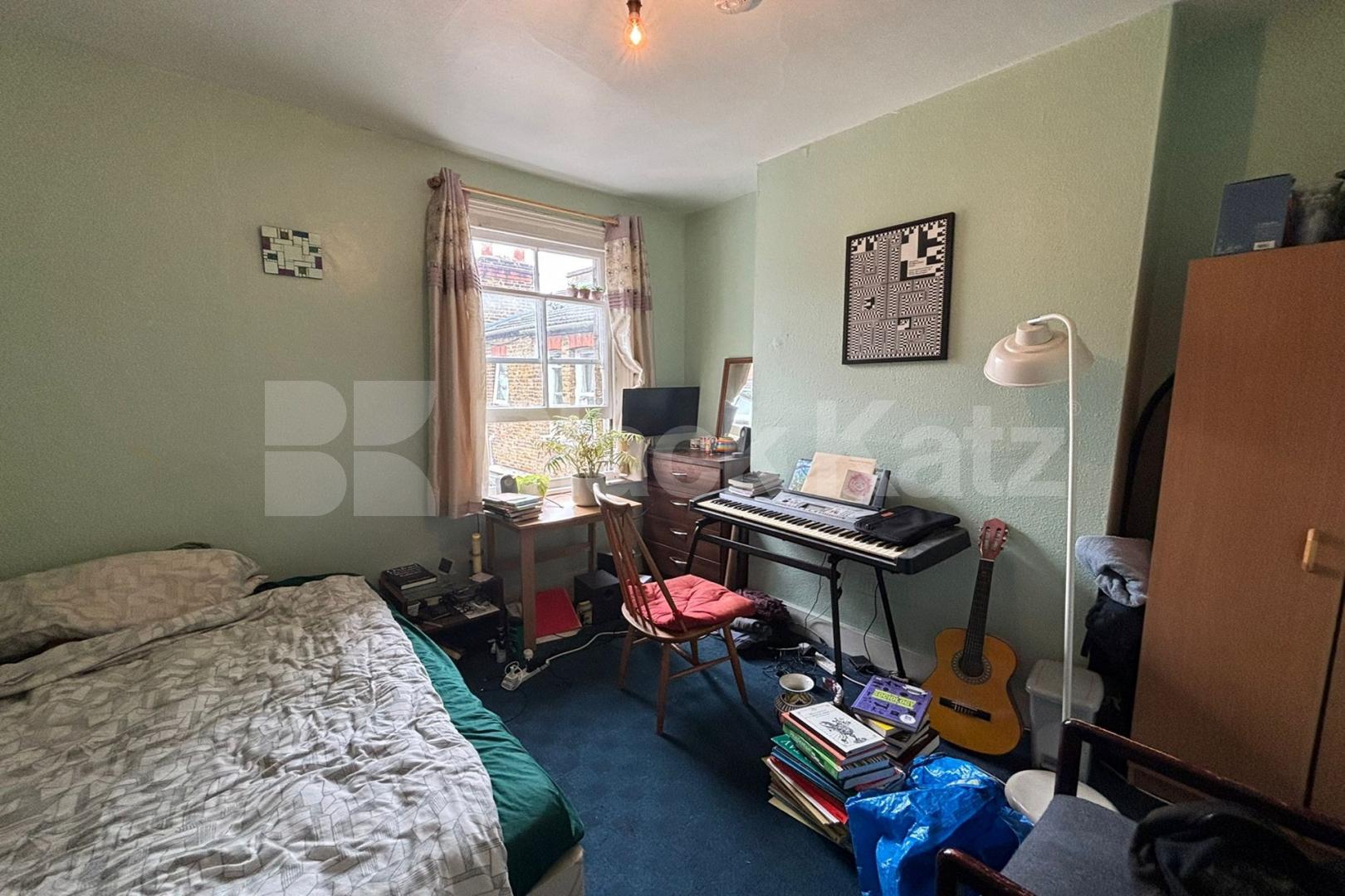 Bright & airy & offering 900 Sq.Ft.of living & entertaining space Councillor Street , Oval