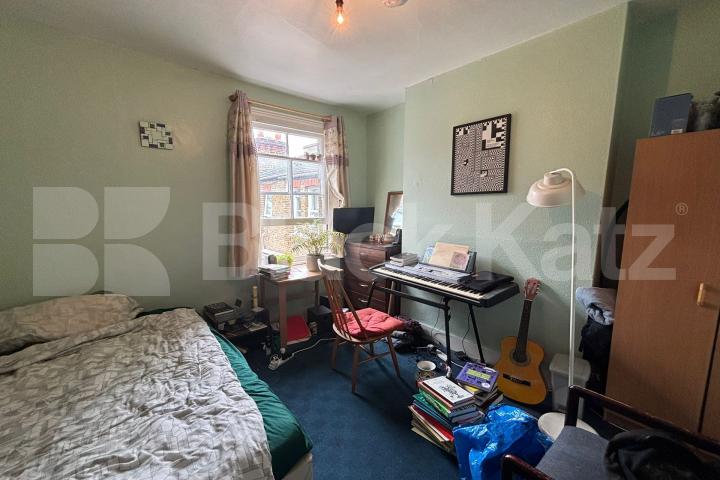 Bright & airy & offering 900 Sq.Ft.of living & entertaining space Councillor Street , Oval