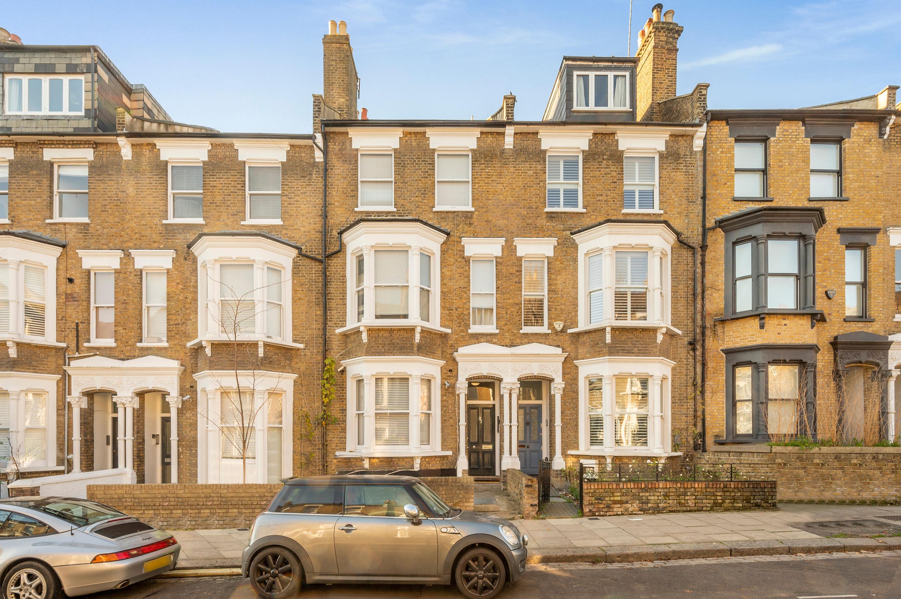 			1 Bedroom, 1 bath, 1 reception Flat			 Roderick Road, Belsize Park NW3