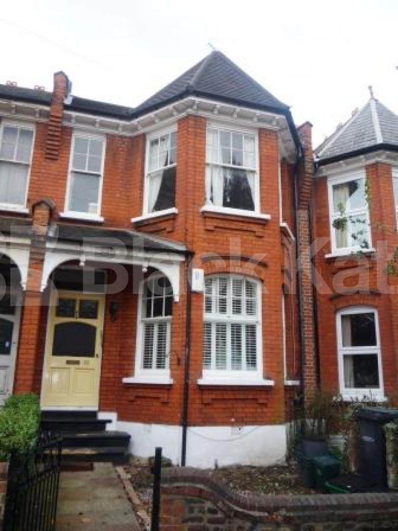 			Amazing 2 DOUBLE bedroom character property!, 2 Bedroom, 1 bath, 1 reception Flat			 Windermere Road, Muswell Hill
