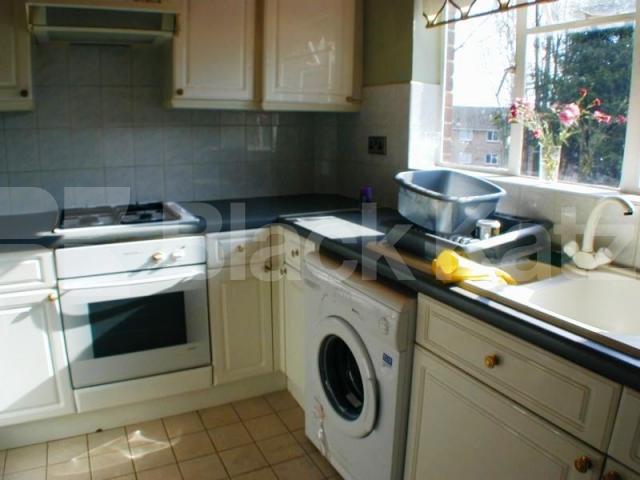 			1 Bedroom, 1 bath, 1 reception Flat			 Beaconsfield rd, New Southgate