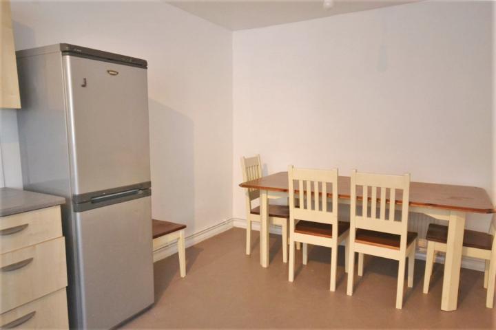 			UNDER OFFER , 4 Bedroom, 1 bath, 1 reception Flat			 Tarling Road, EAST FINCHLEY