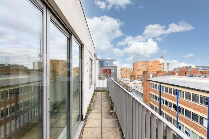 Impressive 2 bedroom 2 bathroom with terrace in central London Plumbers Row, Whitechapel