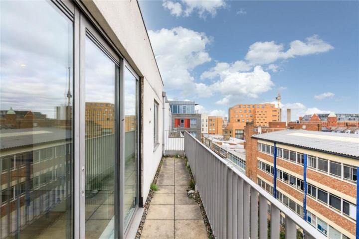 Impressive 2 bedroom 2 bathroom with terrace in central London Plumbers Row, Whitechapel