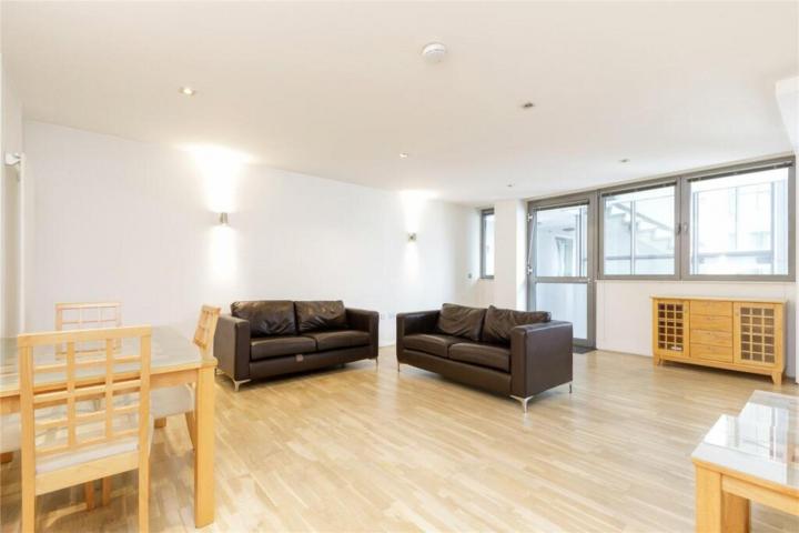 Impressive 2 bedroom 2 bathroom with terrace in central London Plumbers Row, Whitechapel