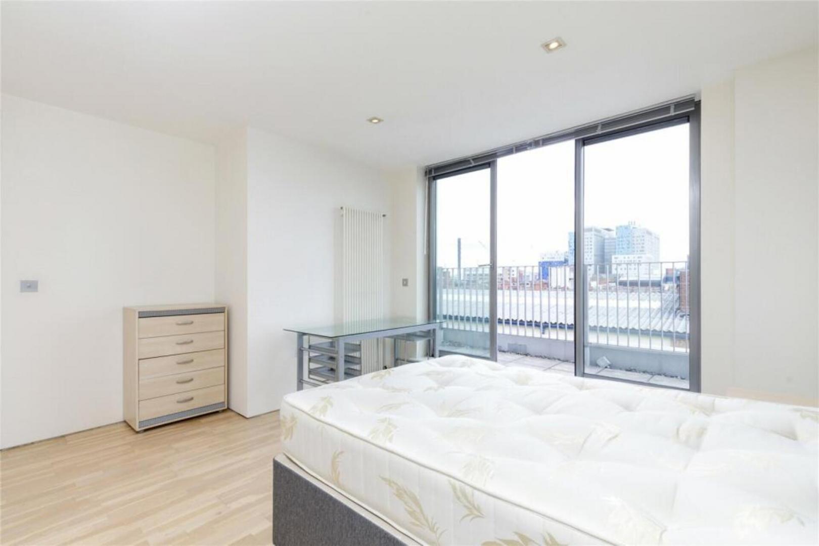 Impressive 2 bedroom 2 bathroom with terrace in central London Plumbers Row, Whitechapel