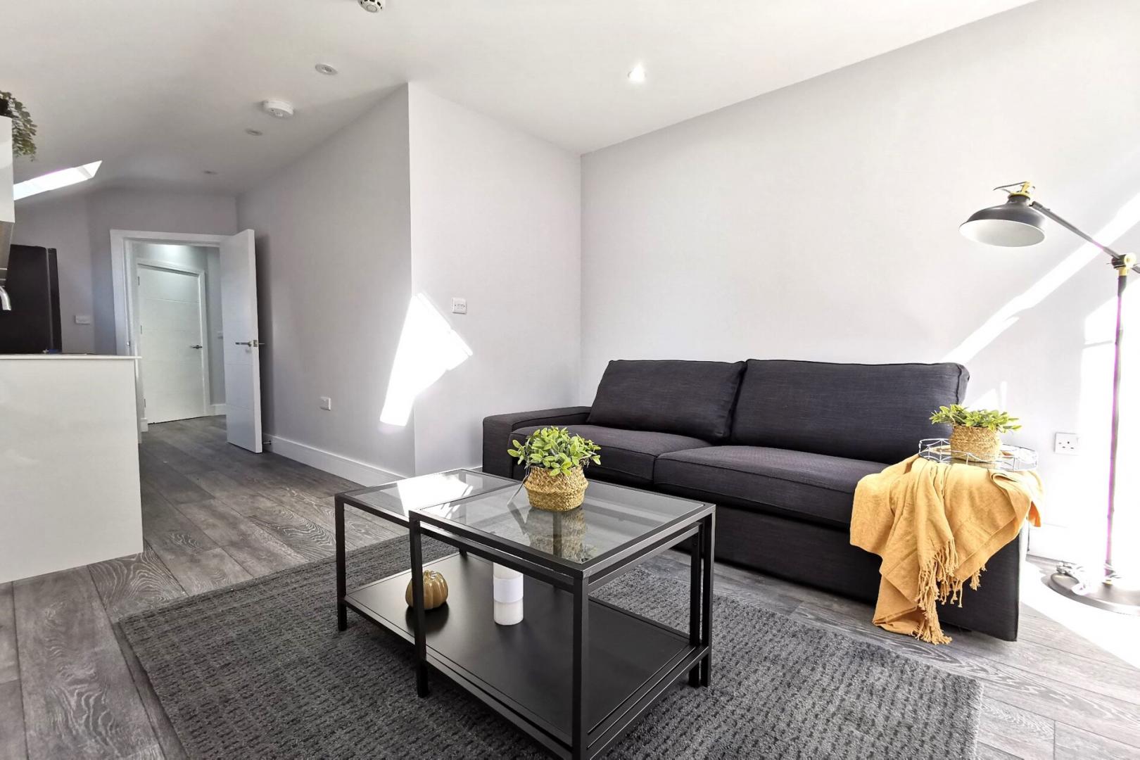 Stunning Fully Renovated Garden Apartment High Road, Willesden Green