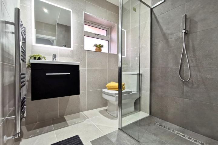 Stunning Fully Renovated Garden Apartment High Road, Willesden Green
