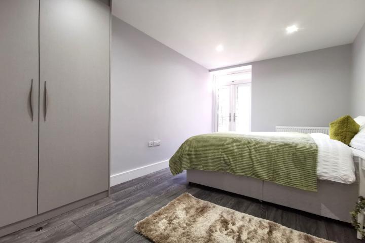 Stunning Fully Renovated Garden Apartment High Road, Willesden Green
