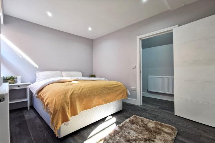 Stunning Fully Renovated Garden Apartment High Road, Willesden Green