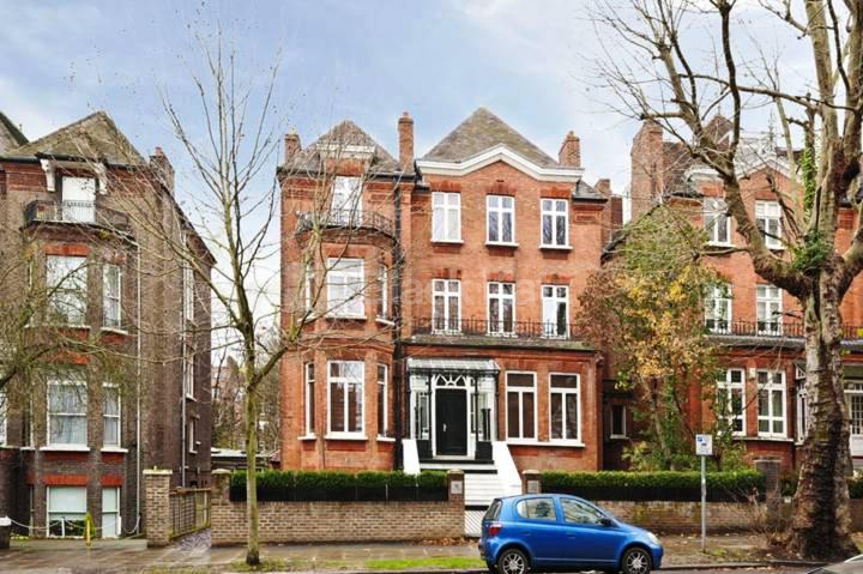 			NEW INSTRUCTION!, Studio Apartment, 1 bath, 1 reception Flat			 Fitzjohns Ave, HAMPSTEAD / SWISS COTTAGE NW3