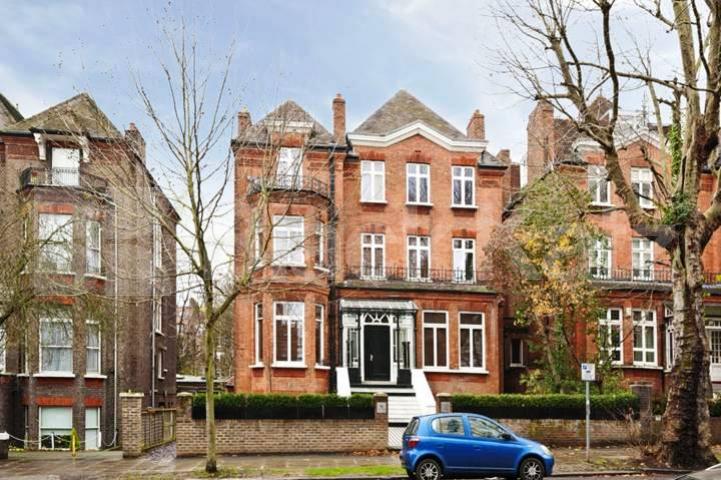 			NEW INSTRUCTION!, Studio Apartment, 1 bath, 1 reception Flat			 Fitzjohns Ave, HAMPSTEAD / SWISS COTTAGE
