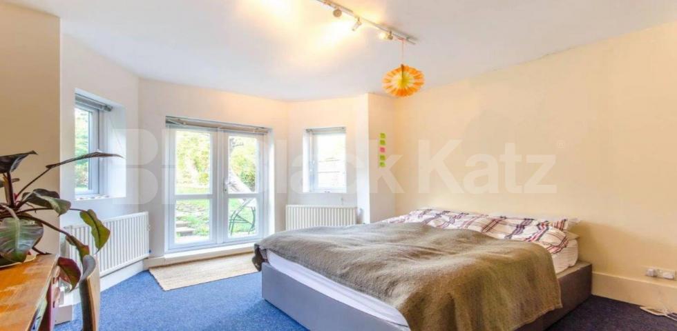 			2 Bedroom, 1 bath, 1 reception Ground Floor Flat			 Green Lanes, Palmers Green