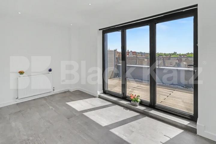 A spacious and well-presented split-level apartment situated on the sought-after Oaklands Road, NW2 Oaklands Road, Lancia House, NW2,  Lancia House