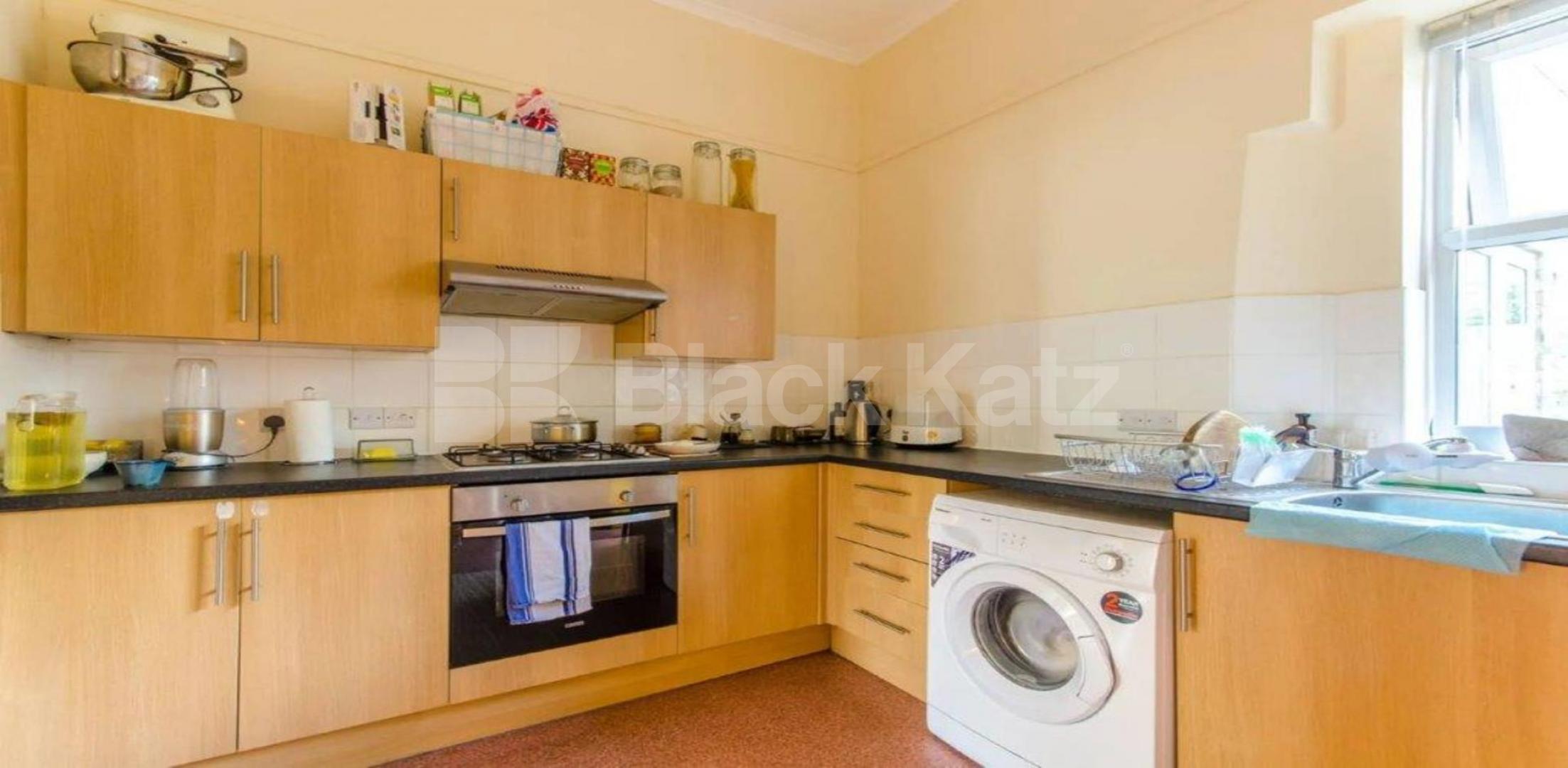 			2 Bedroom, 1 bath, 1 reception Ground Floor Flat			 Green Lanes, Palmers Green